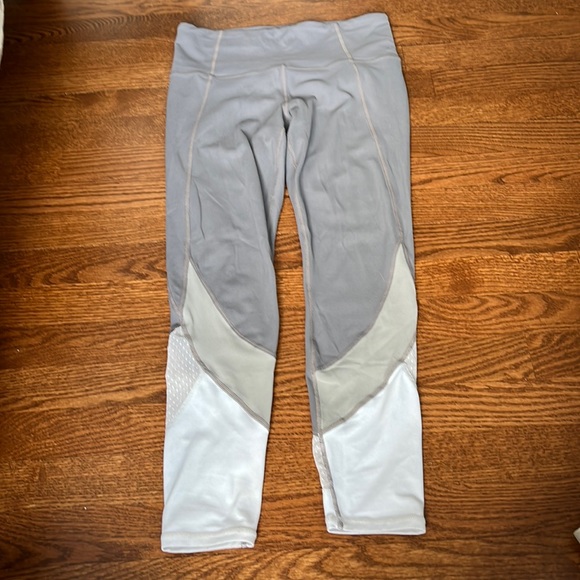 Athleta Workout 3/4 leggings - Picture 1 of 6